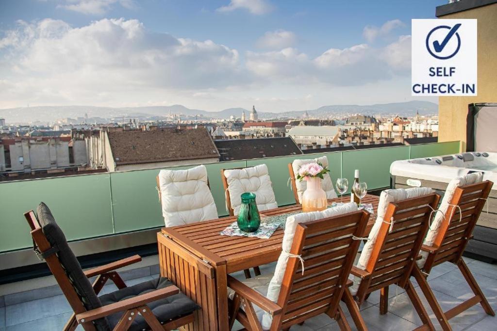 Centropolitan Penthouse #Jacuzzi #Freeparking Apartman Budapest Kültér fotó